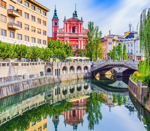 Flights between Romania and Slovenia