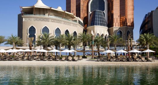 Bab Al Qasr Hotel ~595€