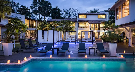 Blue Bay Villas ~515€