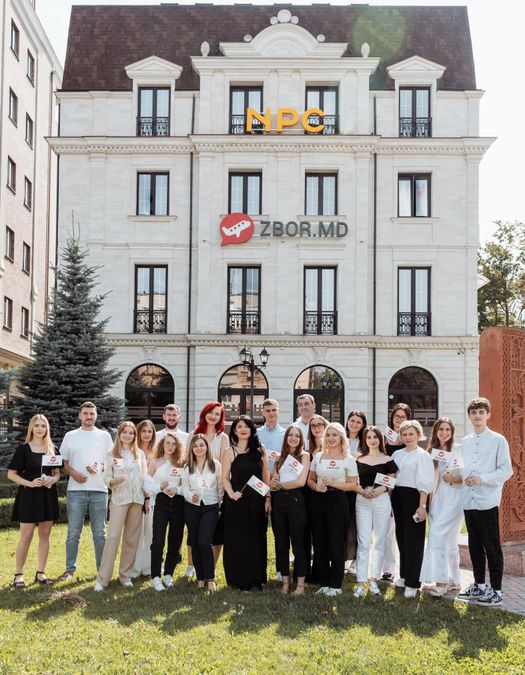 The oozh.com Team