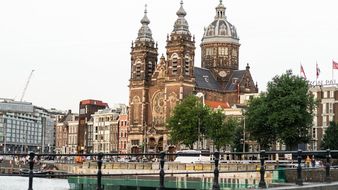 Летайте с FLYONE в Амстердам!  Пять туристических достопримечательностей, которые нельзя пропустить
