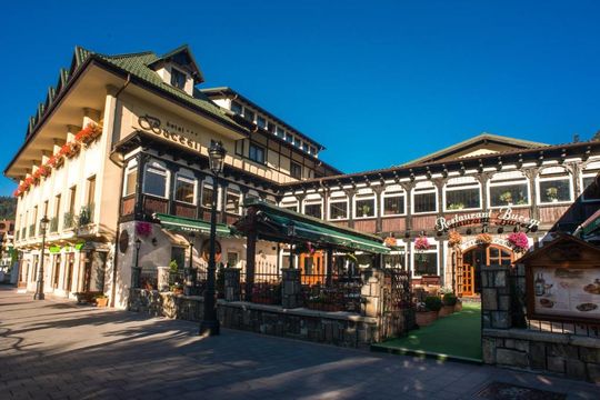 HOTEL BUCEGI ~225€