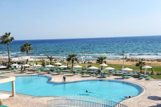 Pierre Anne Beach Hotel ~525€