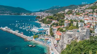 Vacanțe în Herceg Novi