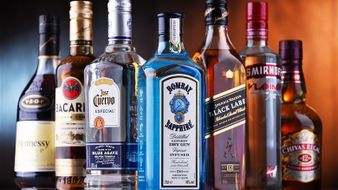 Transporting Alcoholic Beverages on Board the Aircraft - Flugo.ro