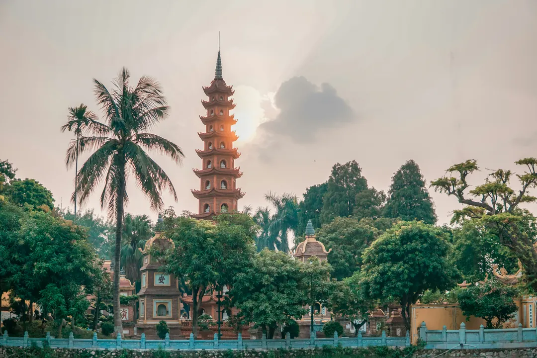 Bilete de avion 
din Chișinău către Hanoi - Zbor.md