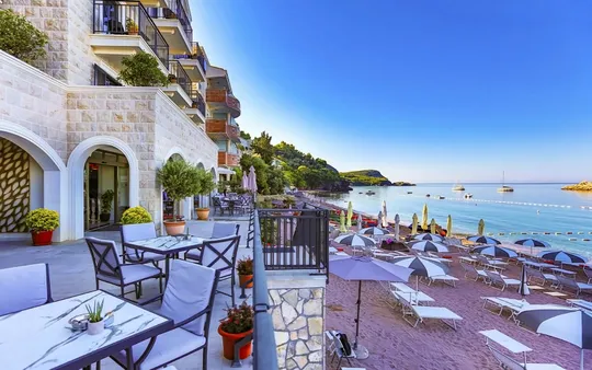 California Hotel (Adults Only 12+) ~930€