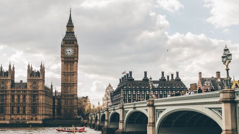 Найкрасивіші напрямки для подорожей восени