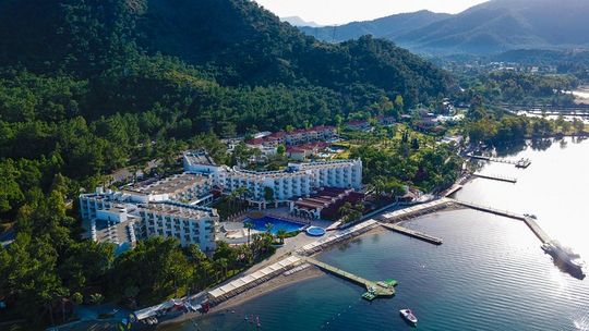 FORTEZZA BEACH RESORT ~530€