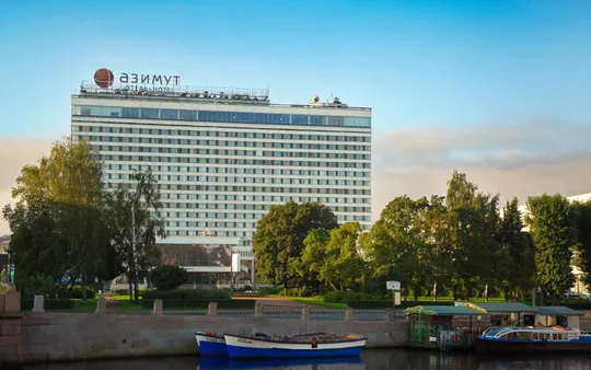Azimut Hotel ~870€