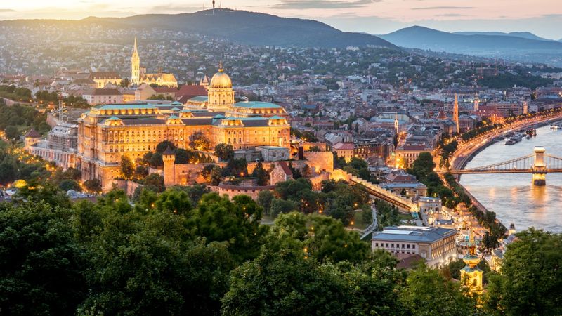 Перельоти у березні - квитки від лише 35 €