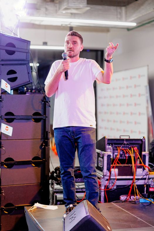 am.oozh.com թիմը