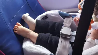 Zbor cu bebelușul - cum îl transformi într-o experiență comodă