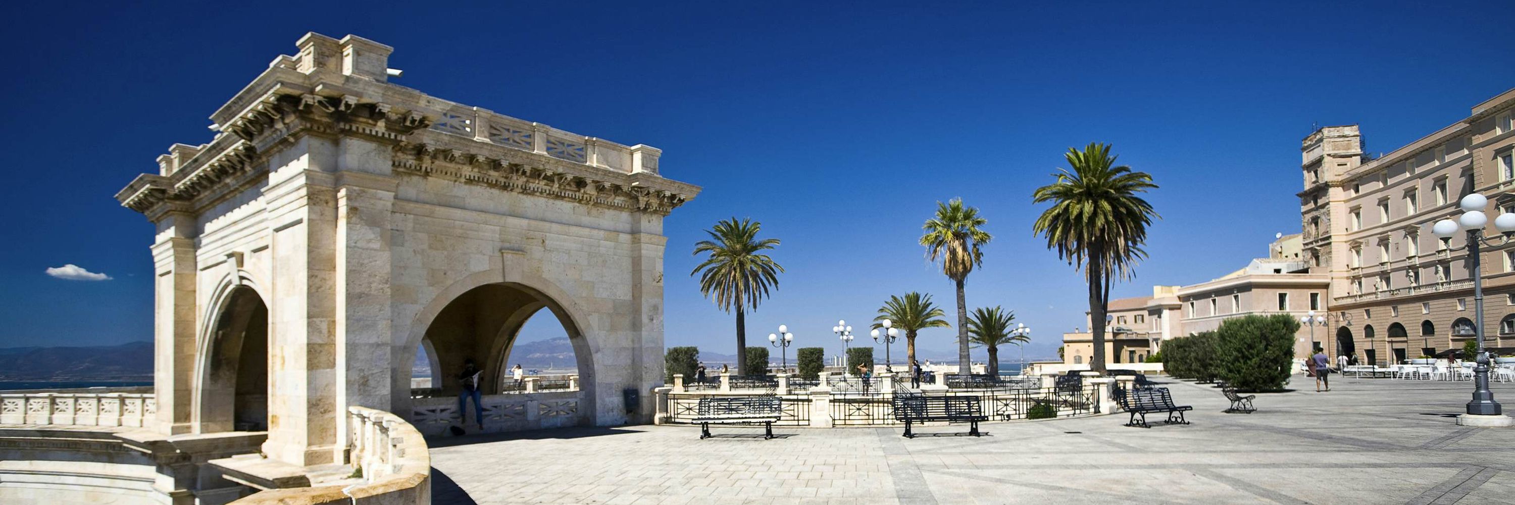 Billetes de avión de Barcelona a Cagliari - OOZH.ES