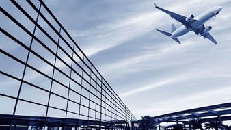 Aeroporturi neobișnuite ale lumii pe care merită să le descoperi