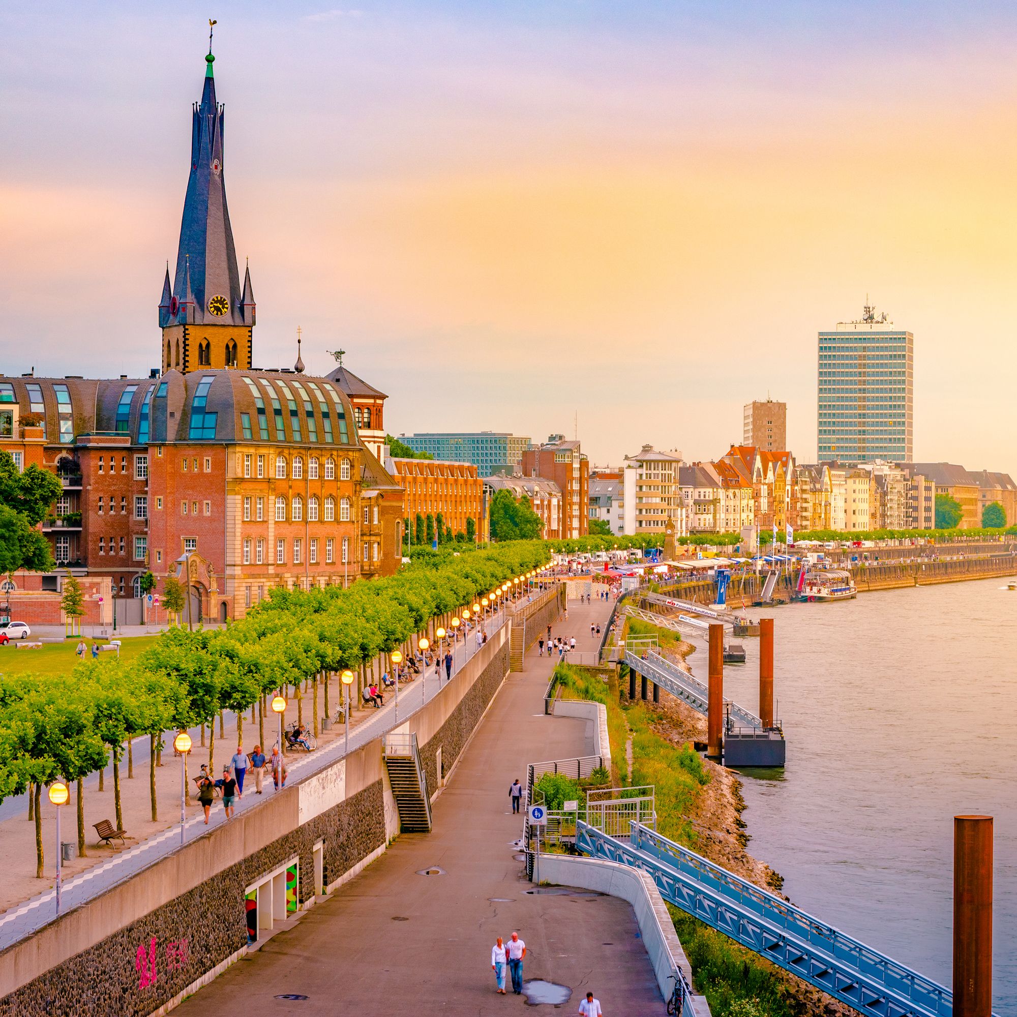 Airline tickets 
from Chisinau to Dusseldorf - Zbor.md