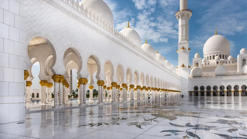 Abu Dhabi - 10 must-visit places in the city